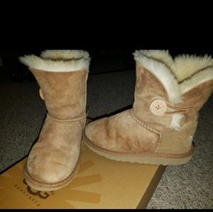 Uggs Bailey button kids size 12